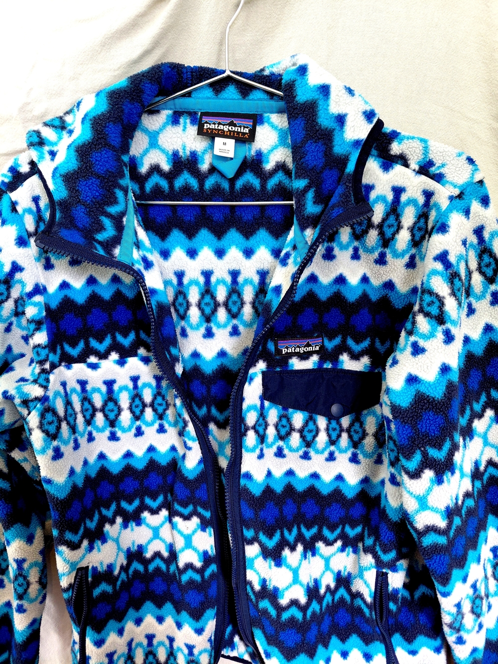 Patagonia ~ M Blue And White Patterned Fleece Jacket - Picture 7 of 11